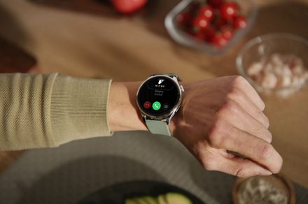 این ساعت هوشمند جدید به شما امکان می دهد تماس ها را با حرکات ماهیچه ای کنترل کنید