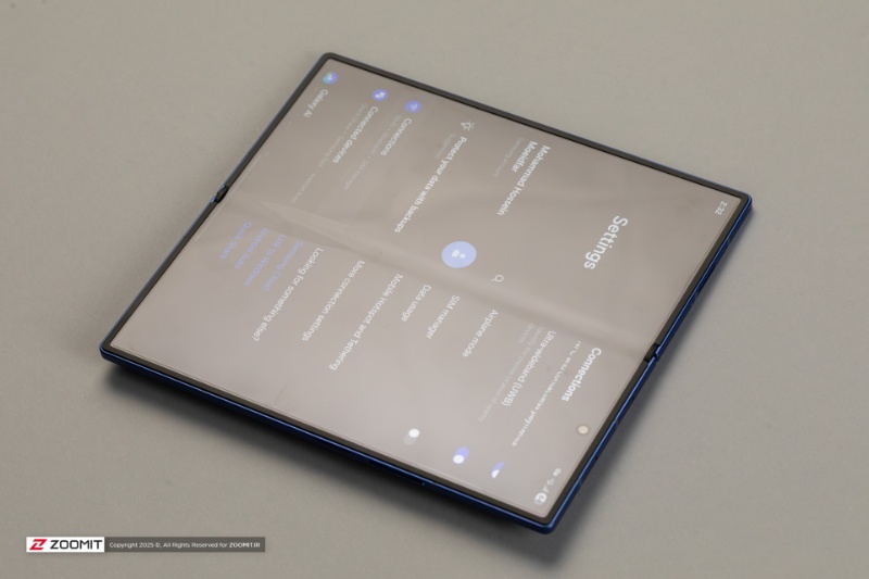 سامسونگ استحکام نمایشگرهای تاشو خود را با توپ بسکتبال آزمایش می‌کند!