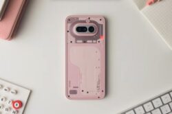 آخرین گوشی شفاف هیچ چیز صورتی نیست و زیبایی خاصی دارد