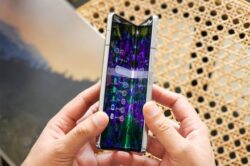 تلفن‌های تاشوی آینده سامسونگ ممکن است قبل از آسیب رساندن به صفحه‌نمایش، زباله‌ها را شناسایی کنند