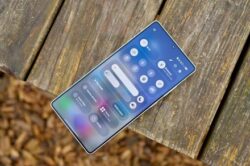 سامسونگ بالاخره امکان انتخاب دستیار هوش مصنوعی را در گوشی‌های گلکسی فراهم کرد