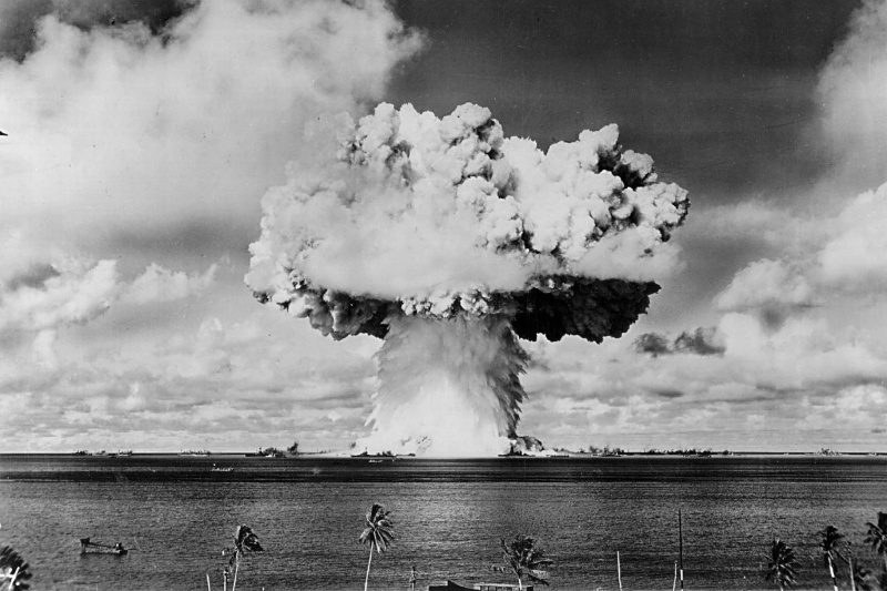 شلیک به خود: بررسی مواردی که آمریکا به‌اشتباه بمب اتمی بر روی خود انداخت