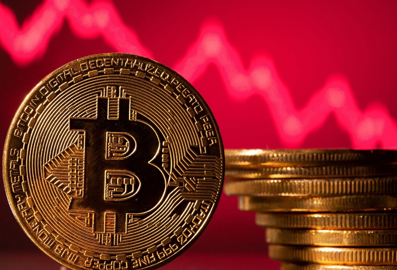 کاهش ناگهانی بیت‌کوین؛ فاصله تا بالاترین قیمت به ۵۰ درصد رسید