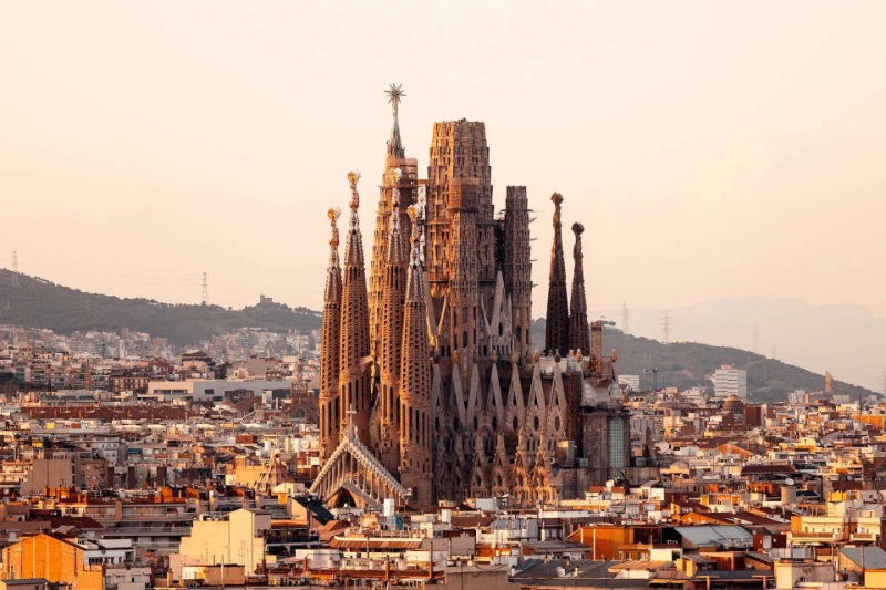 بلندترین کلیسای دنیا در اسپانیا پس از ۱۴۴ سال به پایان رسید