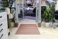 پادری آلومینیومی برند درمت: مناسب برای فضاهای داخلی و خارجی با ویژگی‌ها و مزایای منحصر به فرد