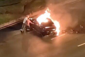 تصادف خودرو شیائومی و فوت راننده؛ قطع برق مانع از باز شدن درها شد