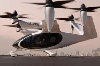 تاکسی‌های اینترنتی اوبر در دبی به پرواز می‌روند