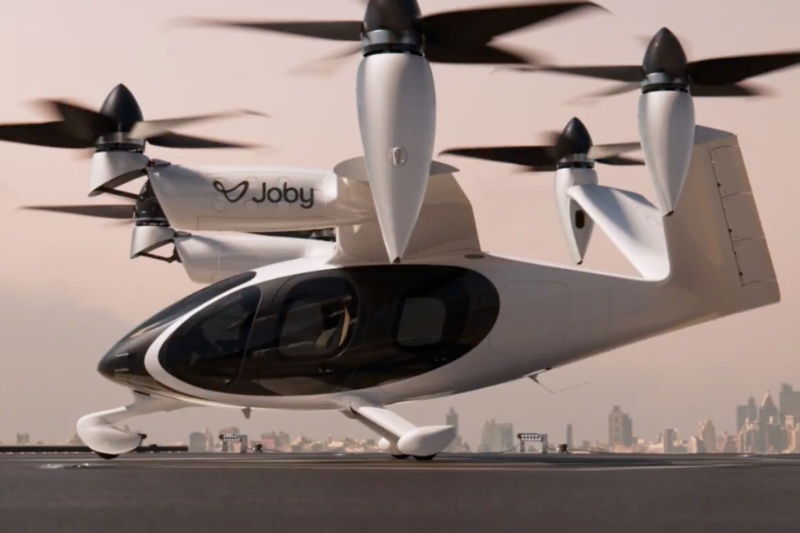 تاکسی‌های اینترنتی اوبر در دبی به پرواز می‌روند