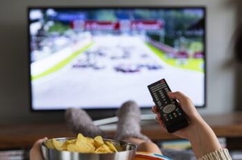 محور تلویزیون “گنگ”: چرا صفحه بعدی شما نباید هوشمند باشد؟