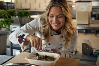 سرآشپزهای برنده جایزه CookUnity، استاندارد طلایی تحویل غذا را تعیین می‌کنند